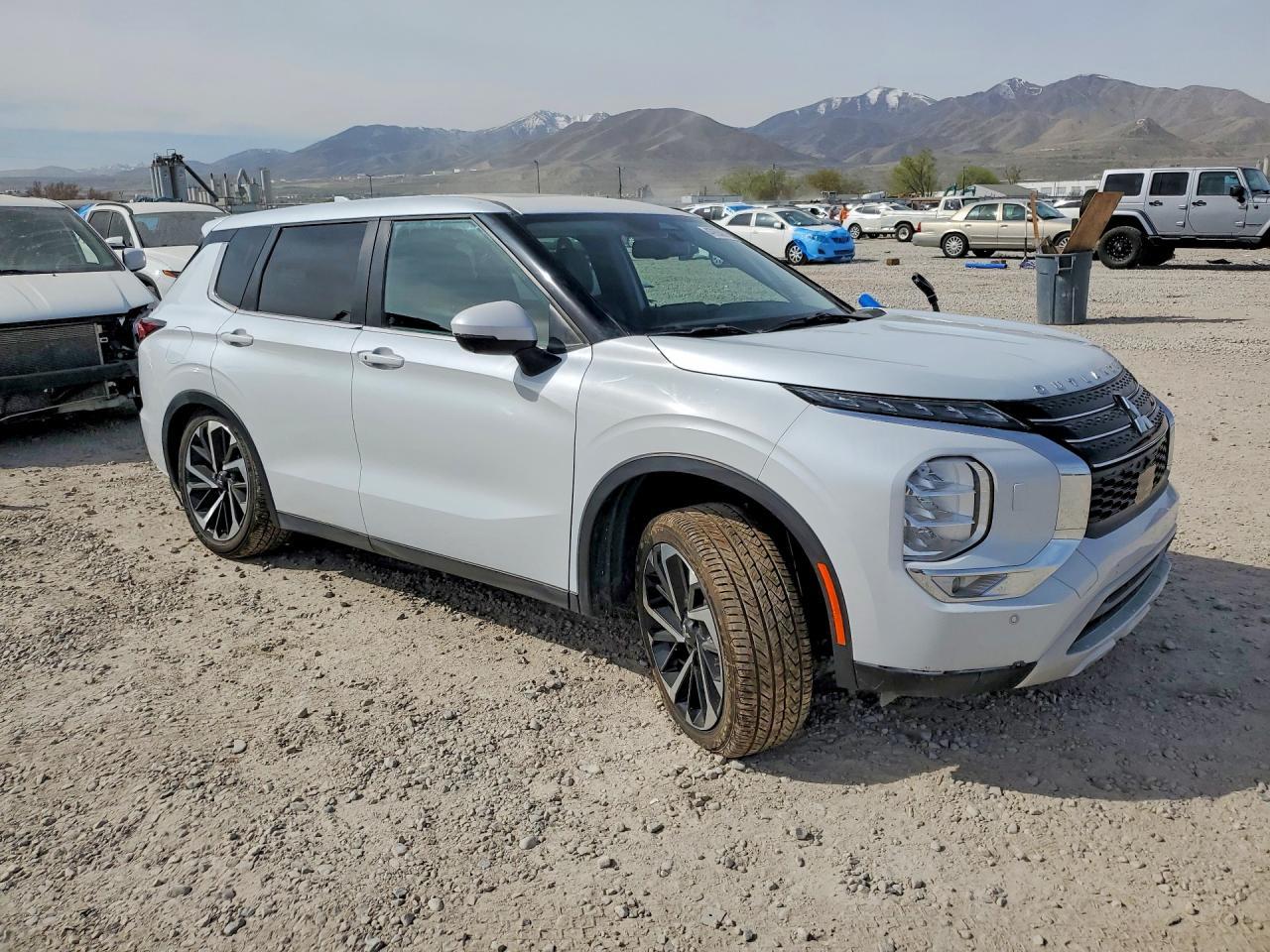 2022 MITSUBISHI outlander