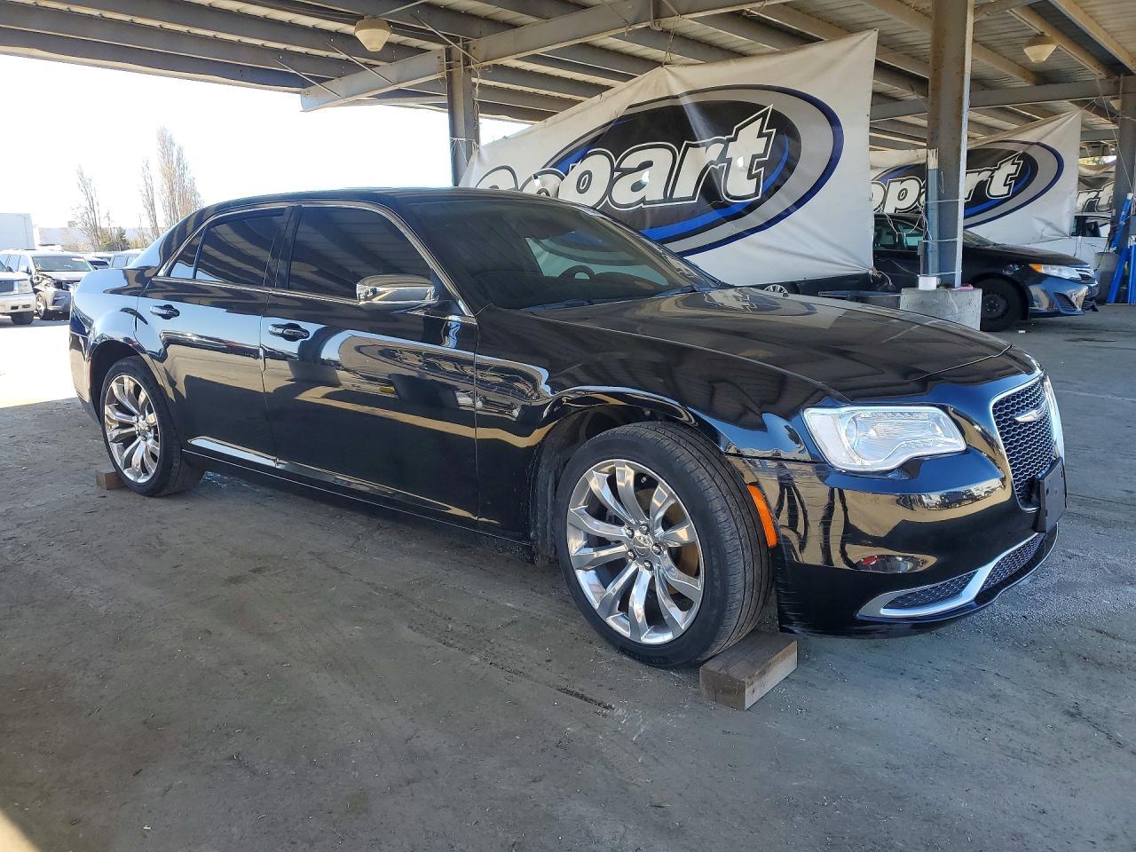 2020 CHRYSLER 300