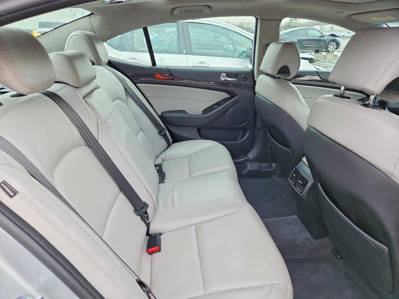 2016 KIA Cadenza