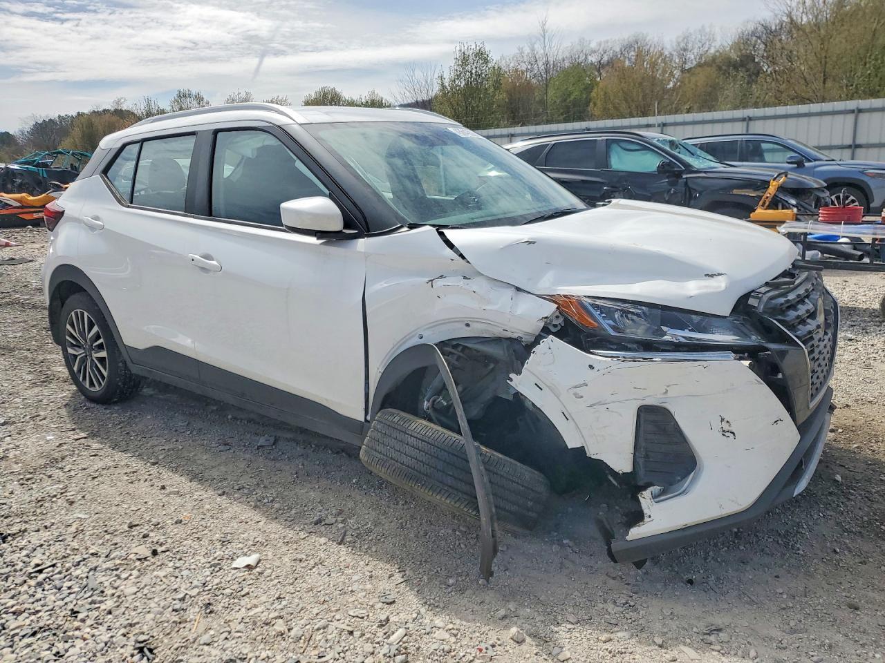 2024 NISSAN KICKS