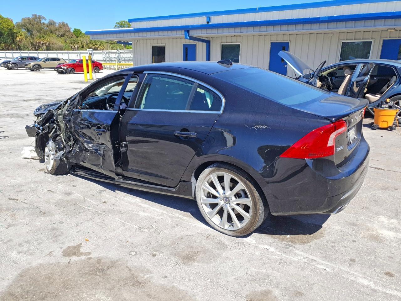 2017 VOLVO S60