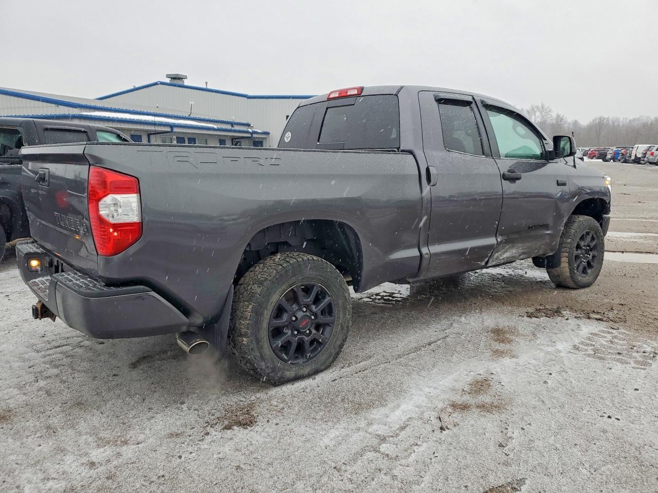 2016 TOYOTA TUNDRA