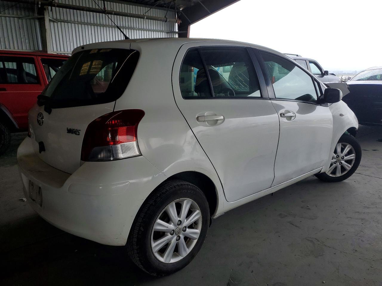 2011 TOYOTA YARIS