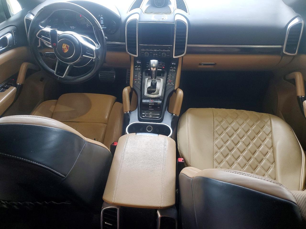 2015 PORSCHE CAYENNE