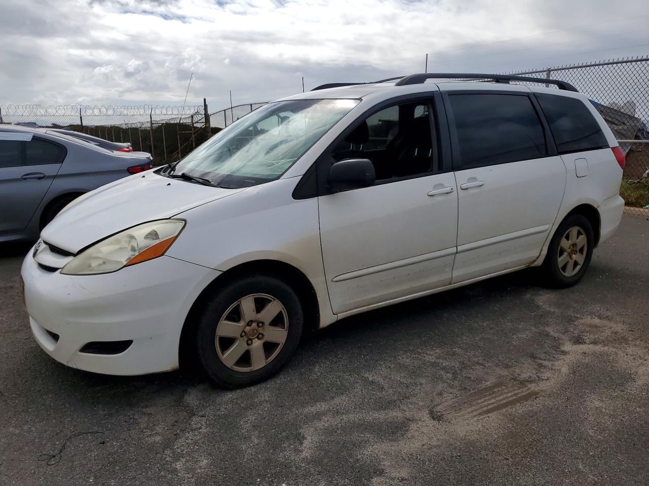 2010 TOYOTA SIENNA