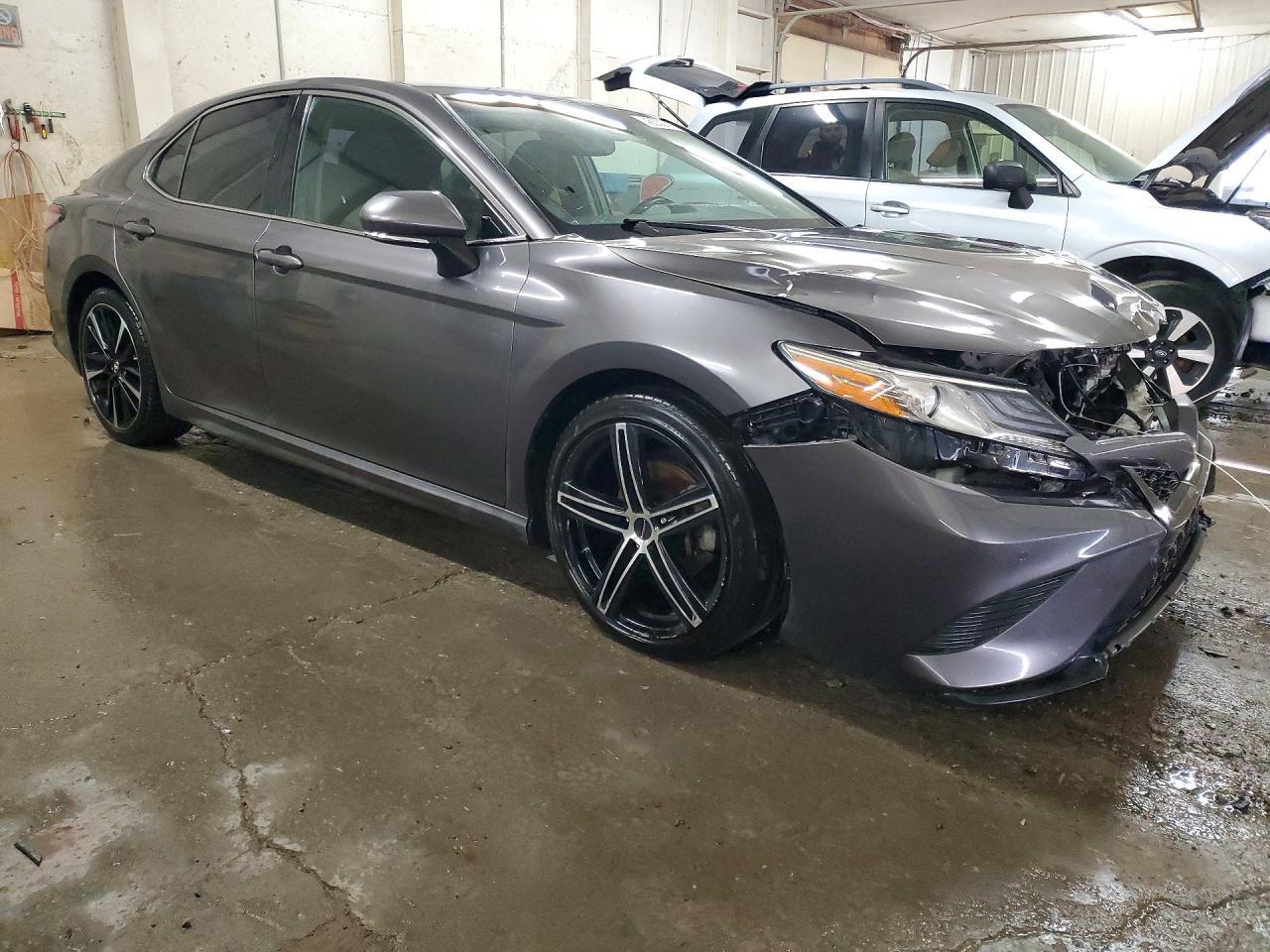2018 TOYOTA CAMRY