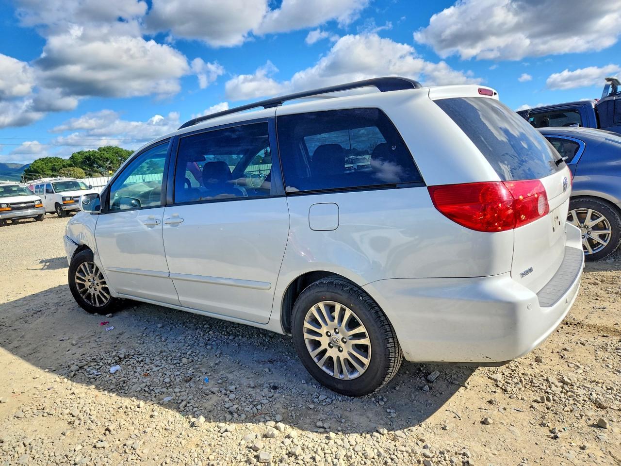 2010 TOYOTA SIENNA