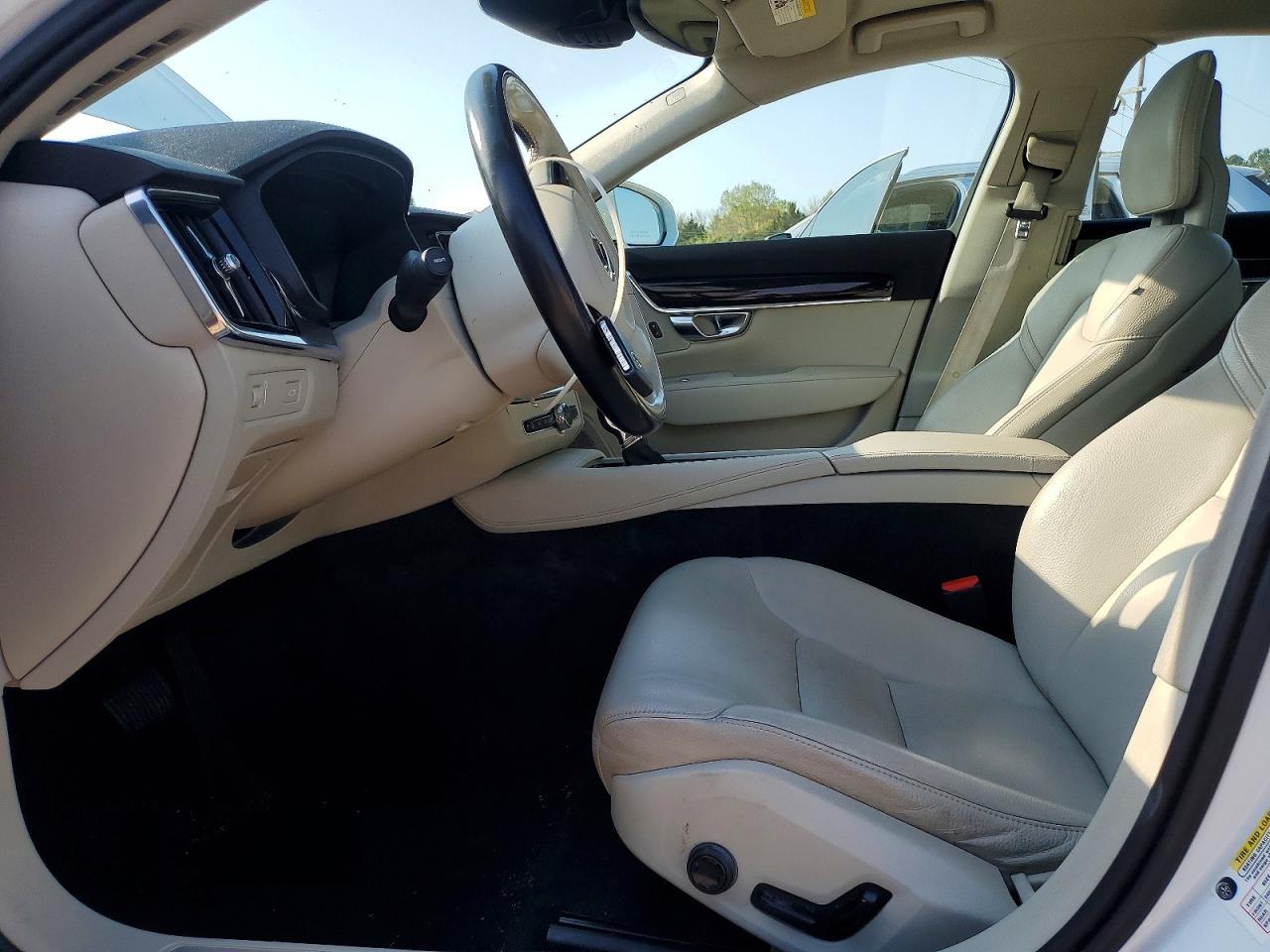 2018 VOLVO S90