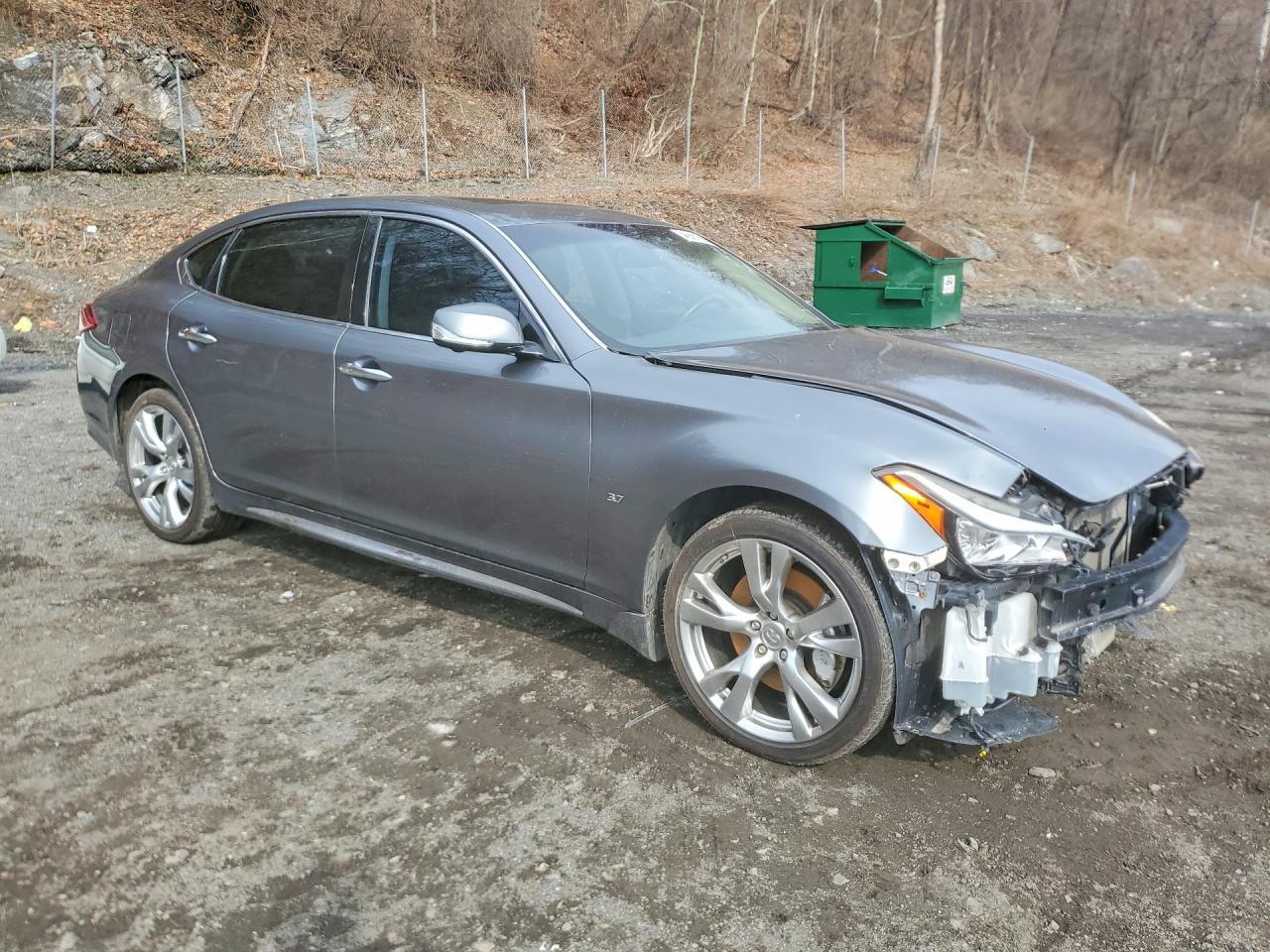 2017 INFINITI Q70