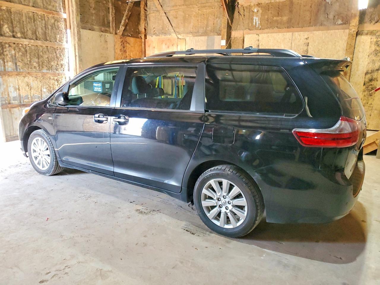2017 TOYOTA SIENNA