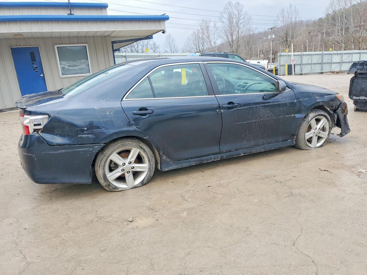 2014 TOYOTA CAMRY
