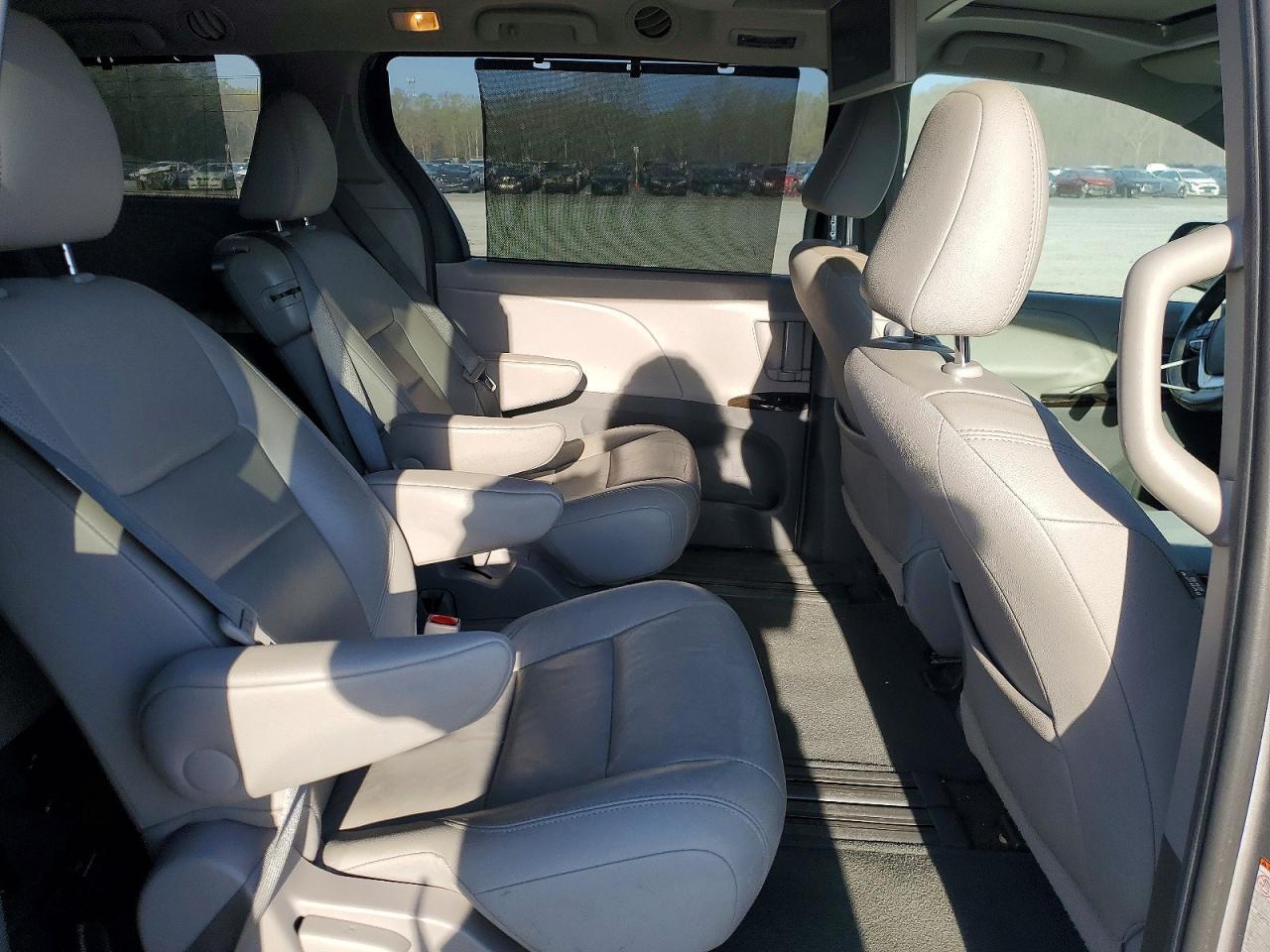 2017 TOYOTA SIENNA