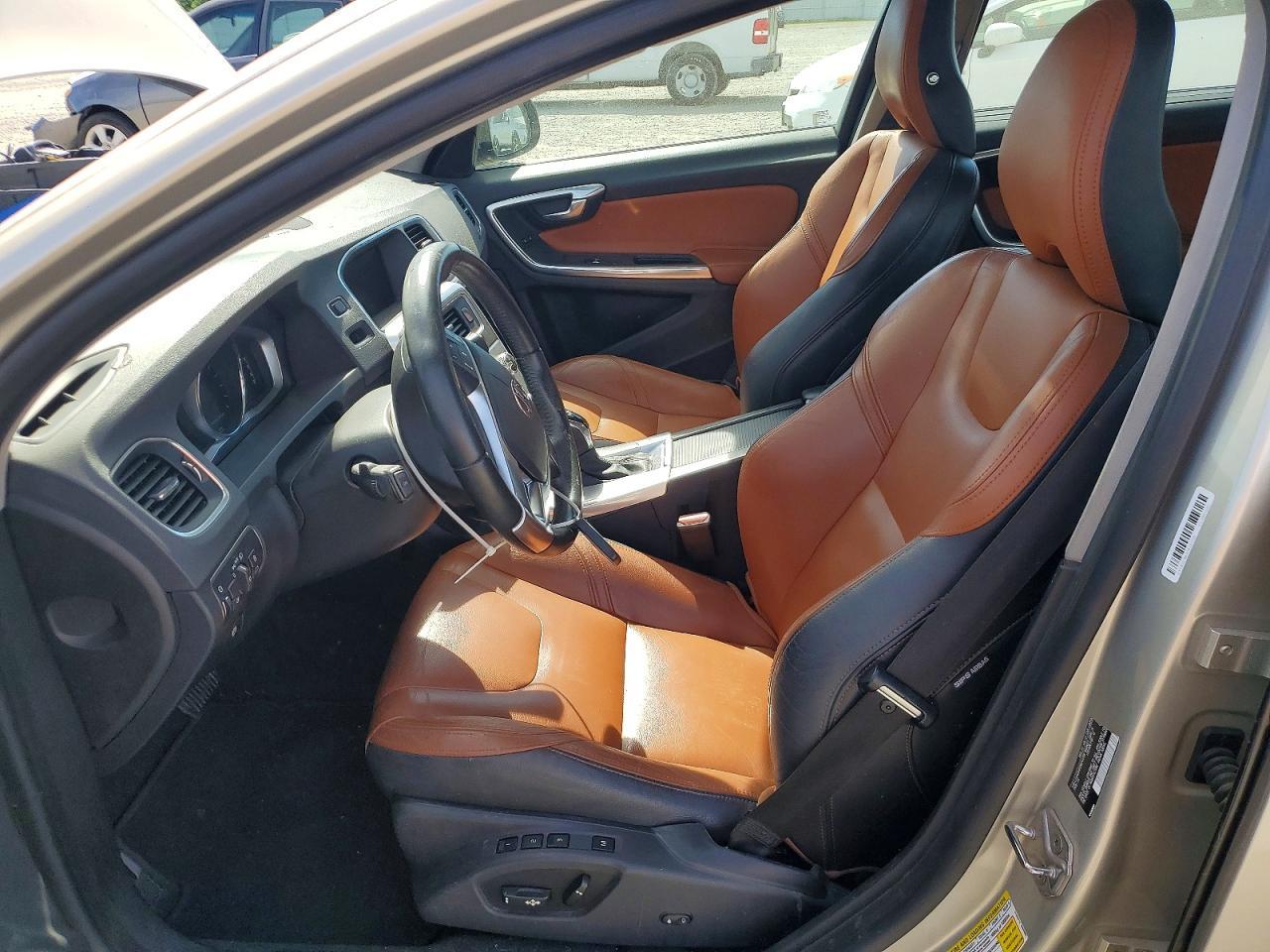 2017 VOLVO S60