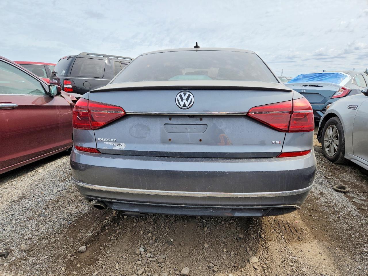 2017 VOLKSWAGEN Passat
