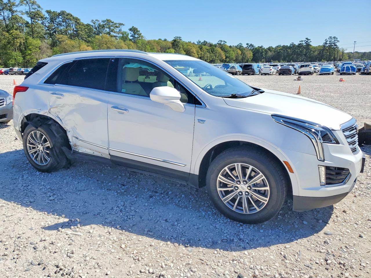 2017 CADILLAC XT5