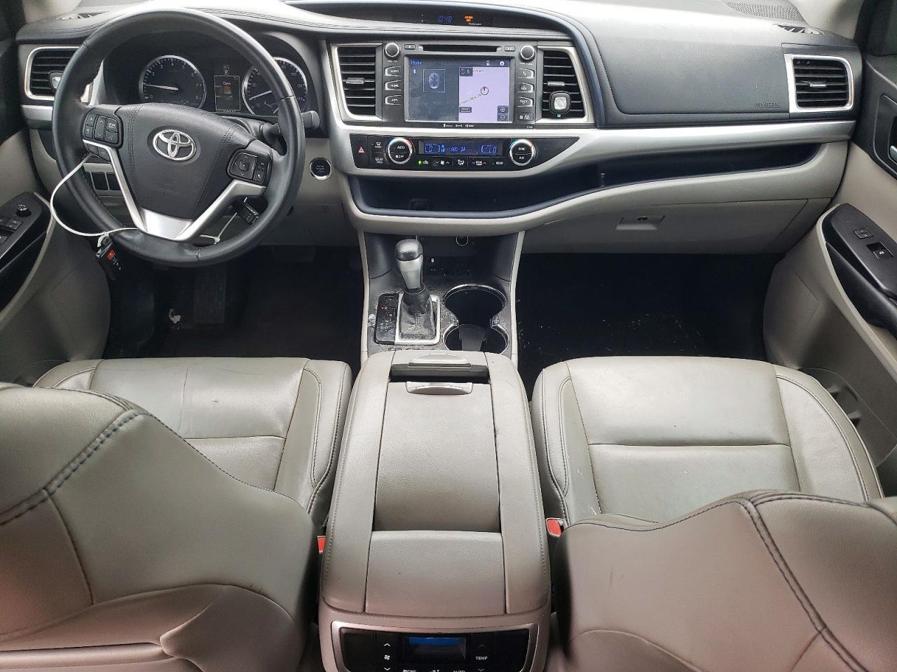 2016 TOYOTA HIGHLANDER