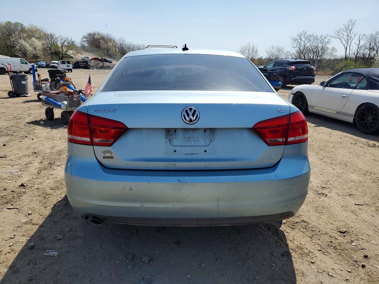 2012 VOLKSWAGEN Passat