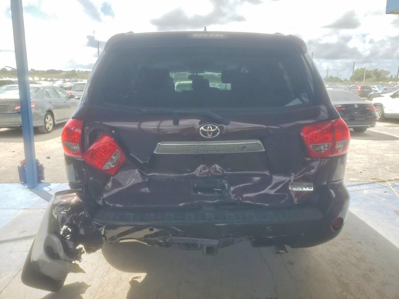 2014 TOYOTA Sequoia