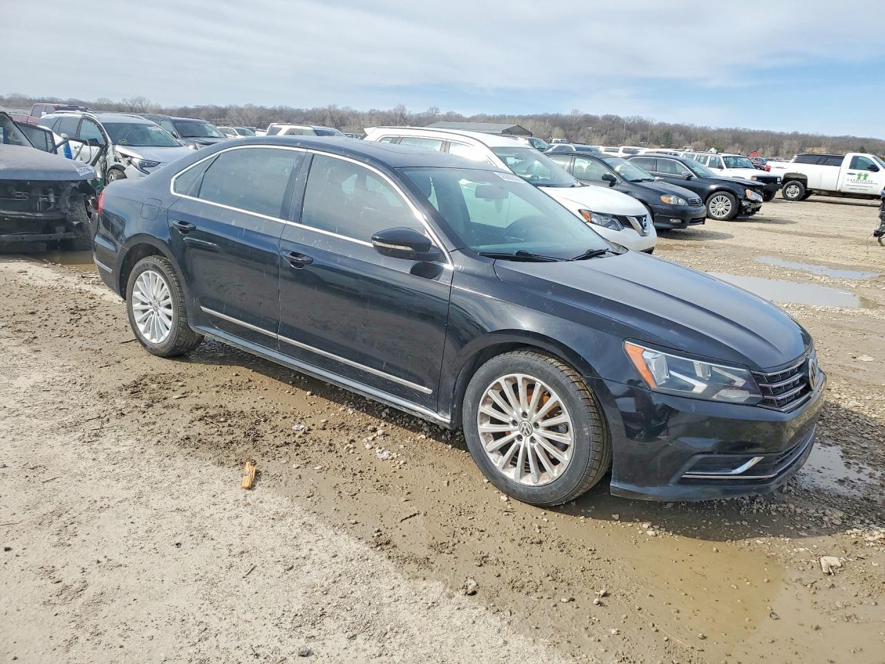2016 VOLKSWAGEN Passat