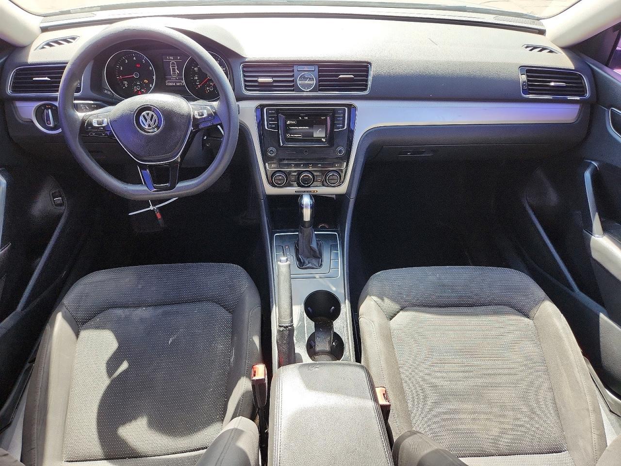 2016 VOLKSWAGEN Passat
