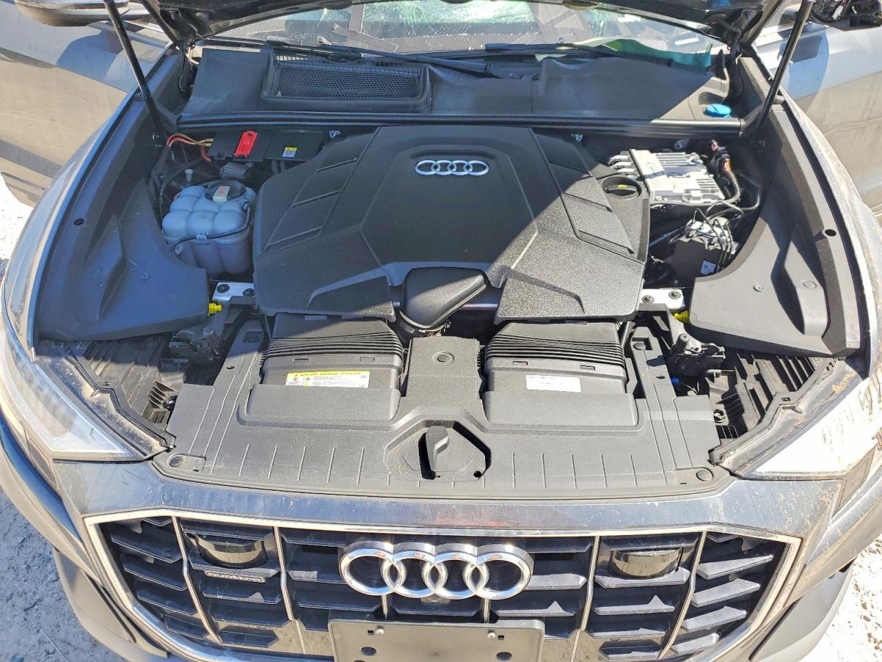 2021 AUDI Q8
