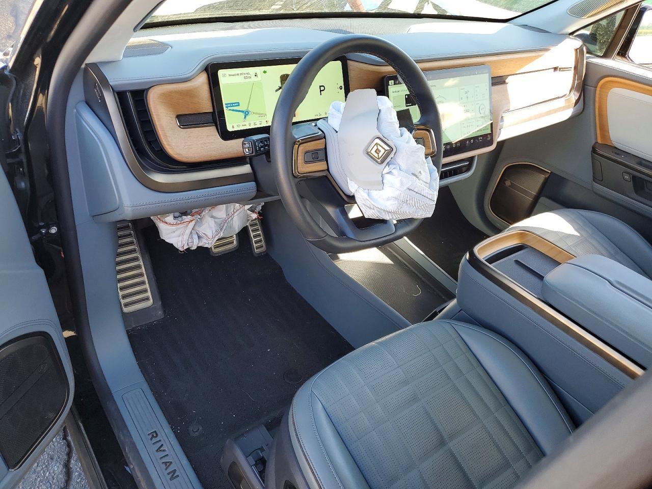 2025 RIVIAN R1s