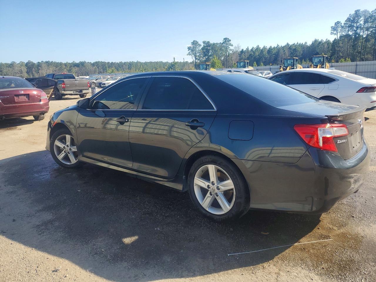 2014 TOYOTA CAMRY