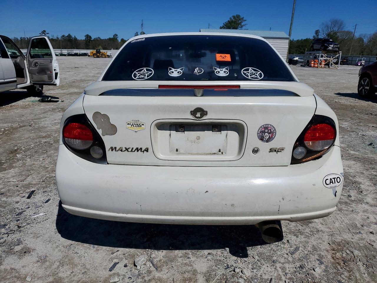 2001 NISSAN Maxima