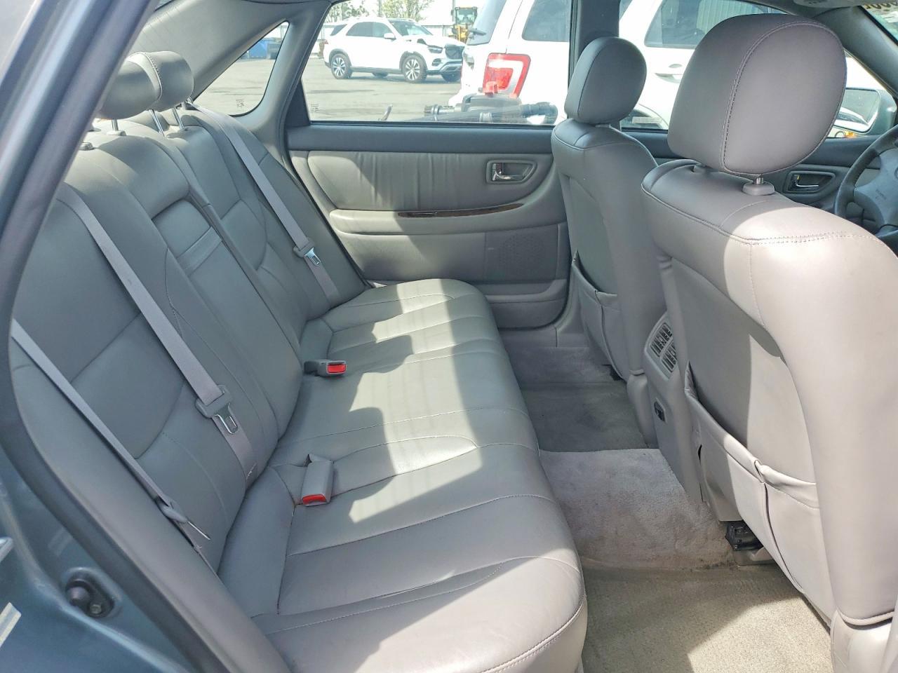 2001 TOYOTA Avalon