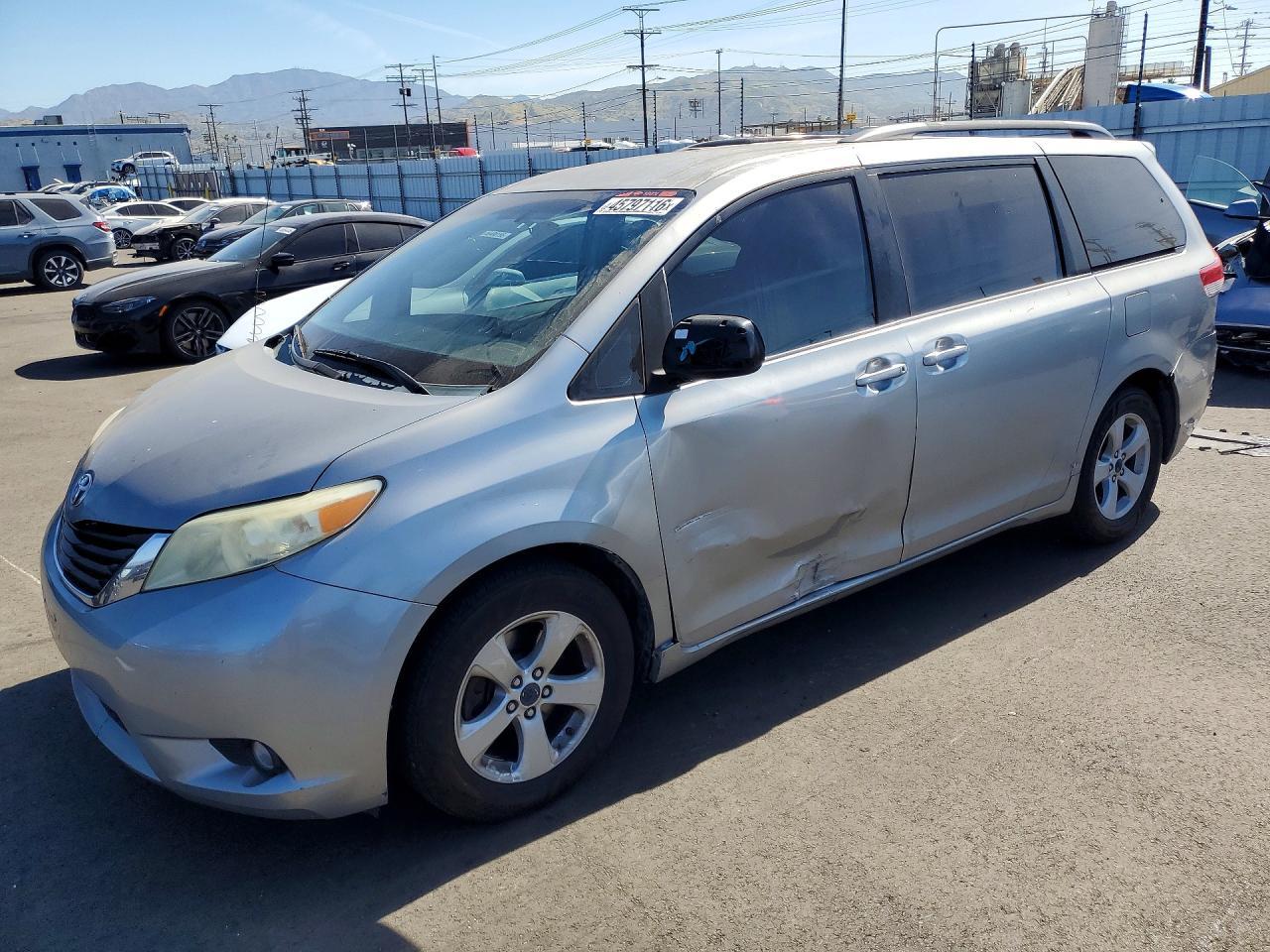 2011 TOYOTA SIENNA