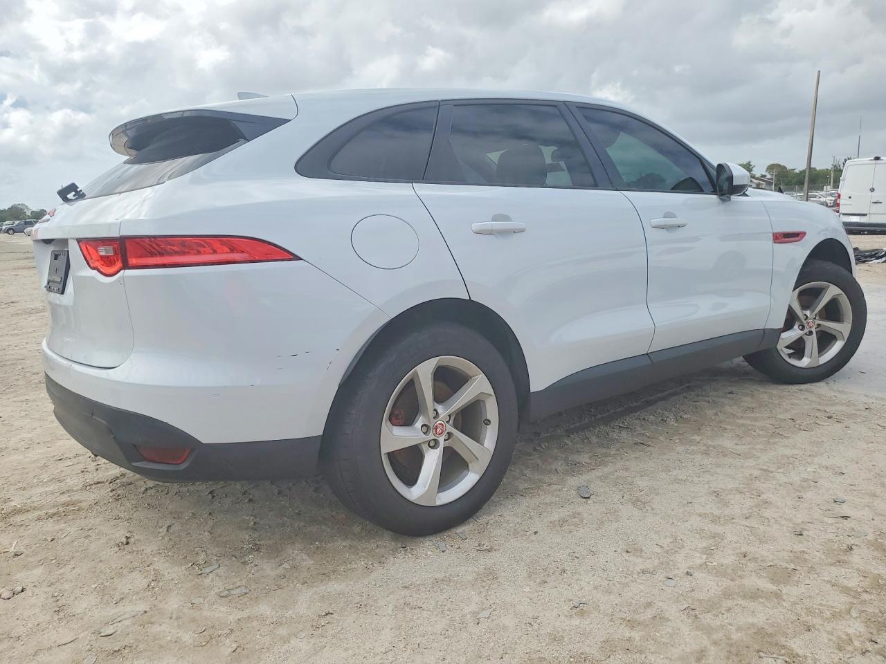 2018 JAGUAR F-Pace