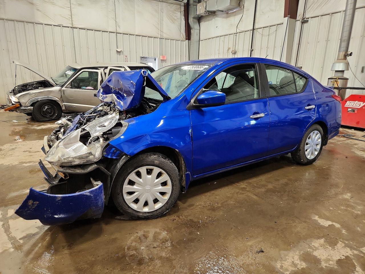 2015 NISSAN VERSA