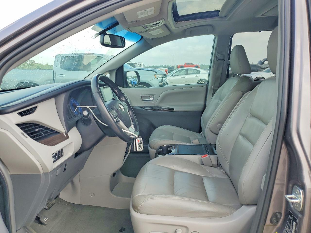 2016 TOYOTA SIENNA