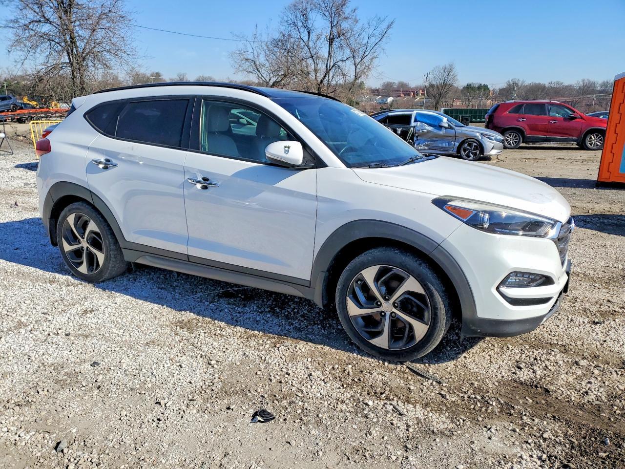 2016 HYUNDAI TUCSON