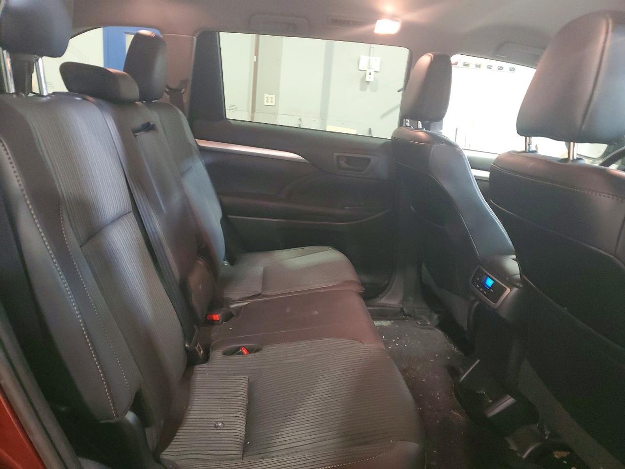 2016 TOYOTA HIGHLANDER