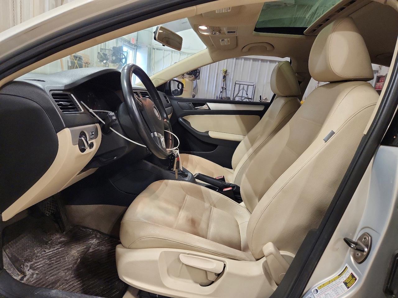 2011 VOLKSWAGEN JETTA