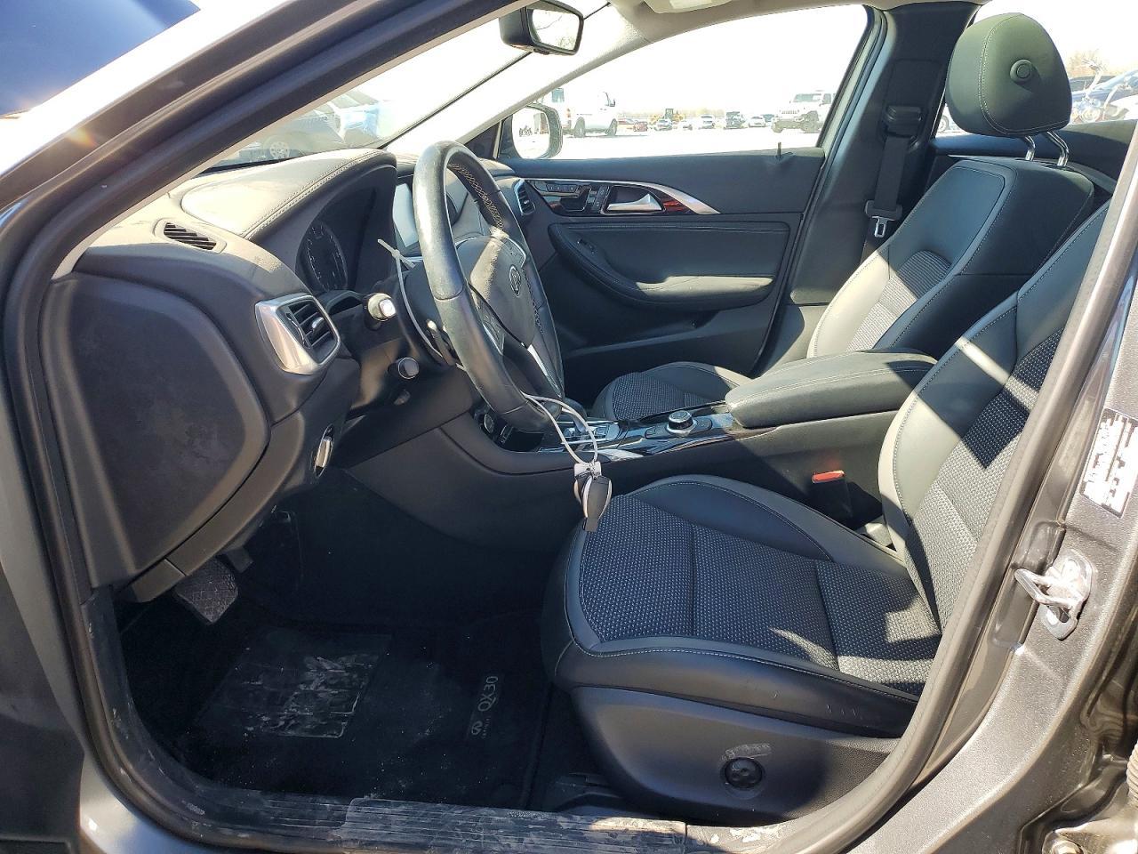 2018 Infinity Qx30
