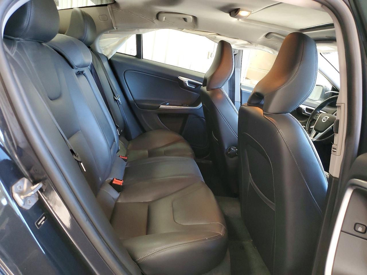 2015 VOLVO S60