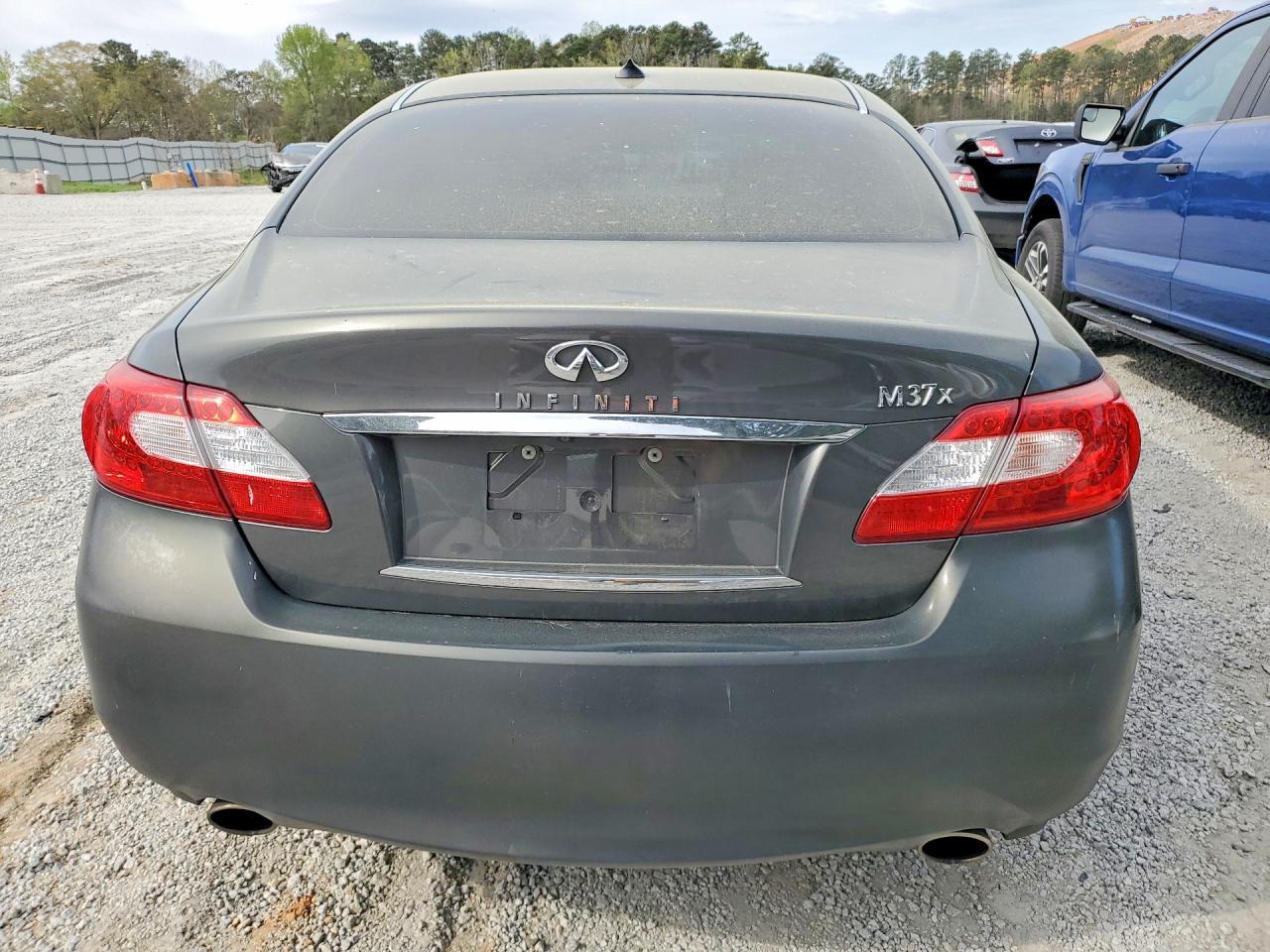 2012 INFINITI M37