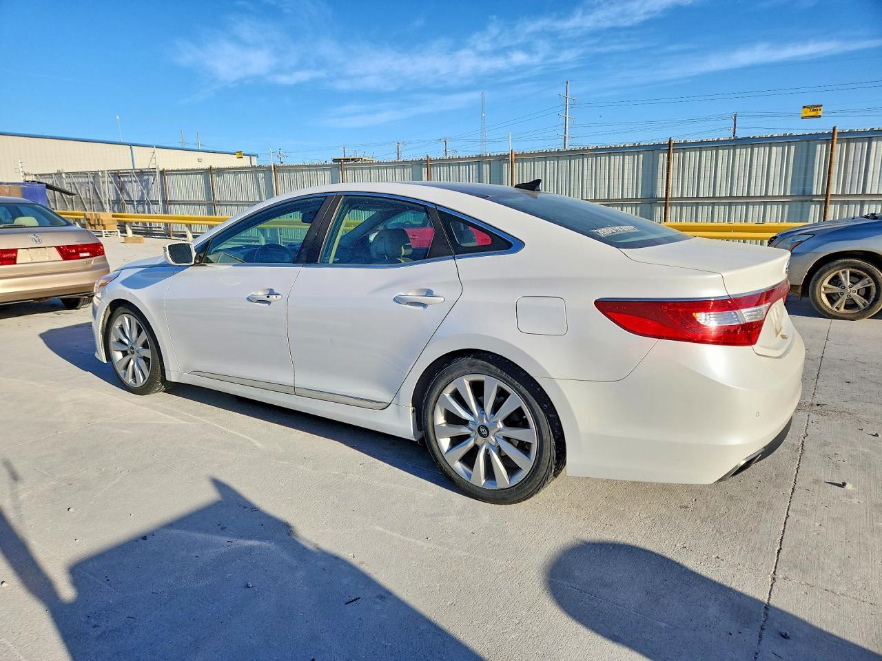 2016 HYUNDAI Azera