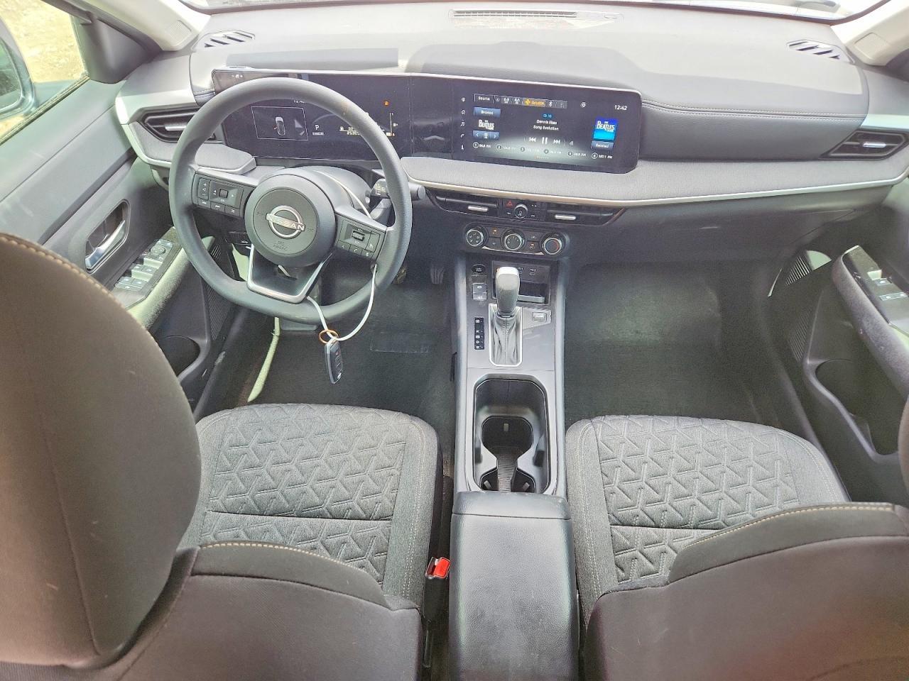 2025 NISSAN KICKS