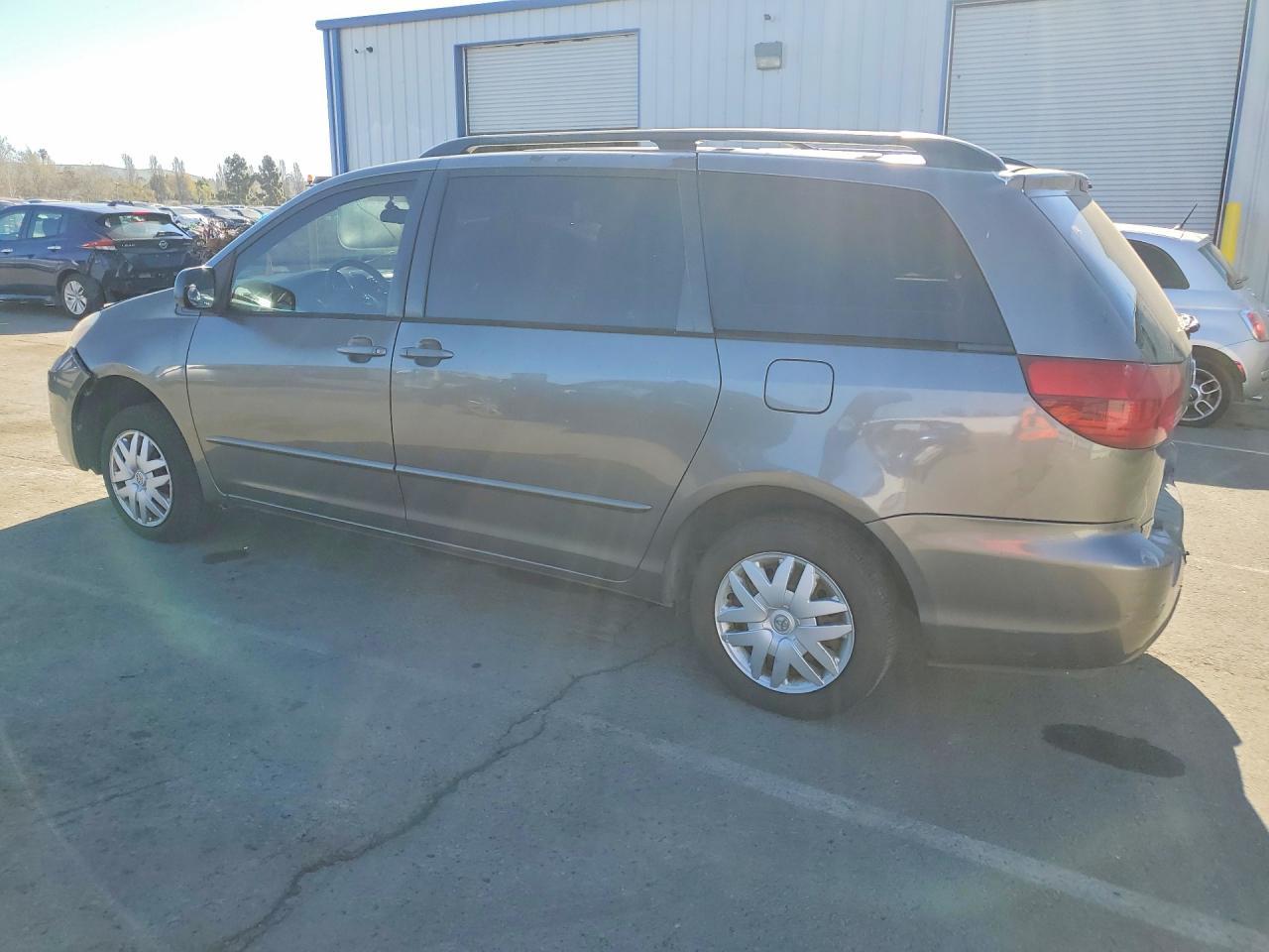 2005 TOYOTA SIENNA