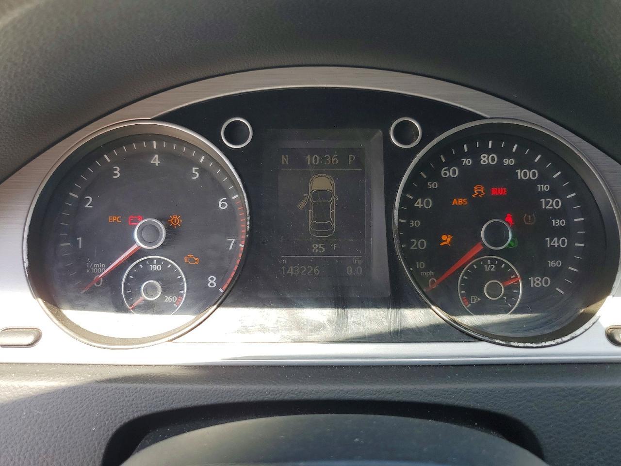 2013 VOLKSWAGEN Passat