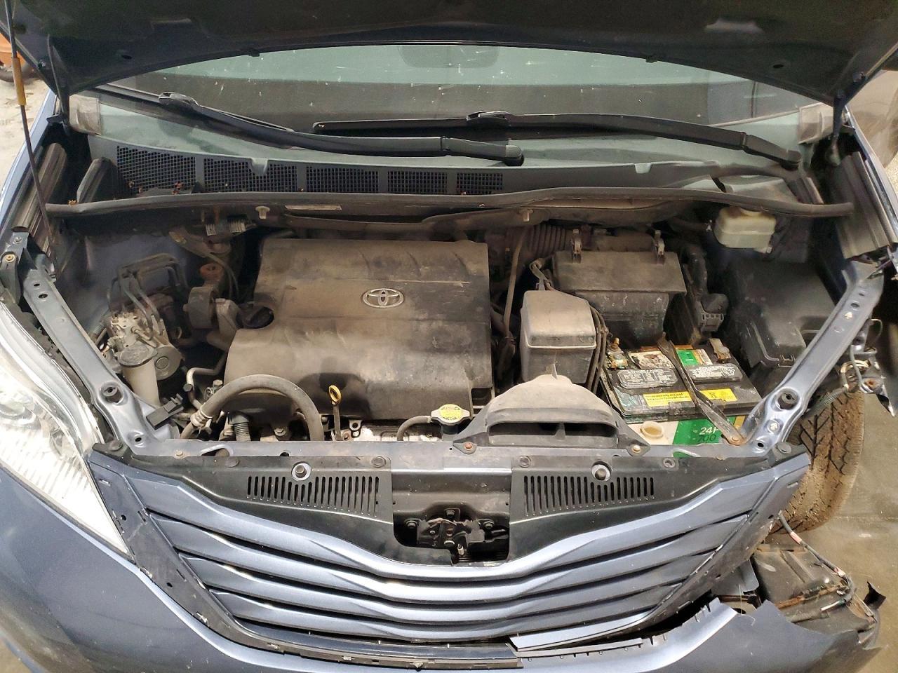 2015 TOYOTA SIENNA