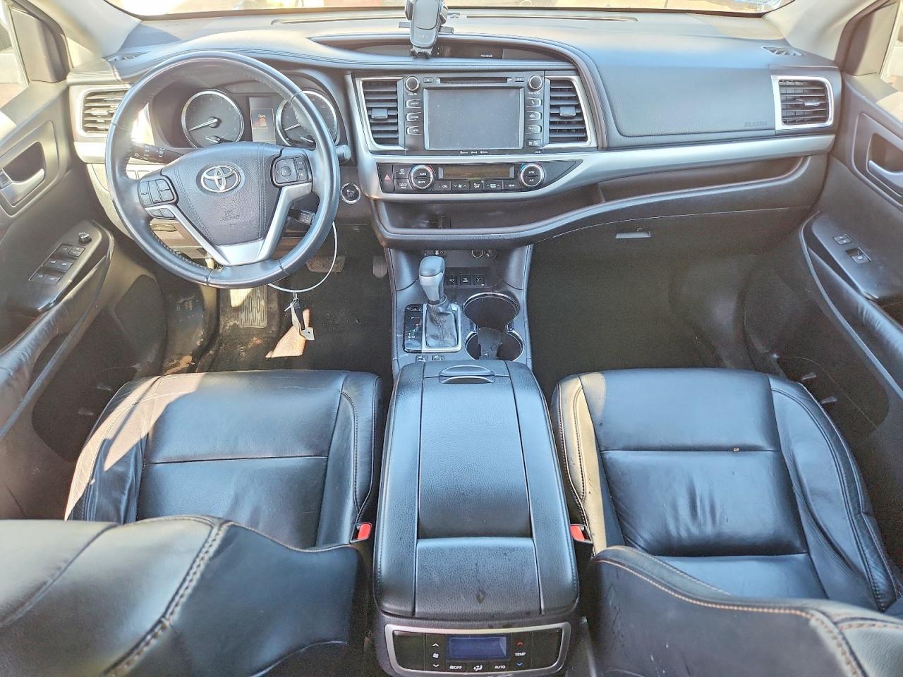 2016 TOYOTA HIGHLANDER