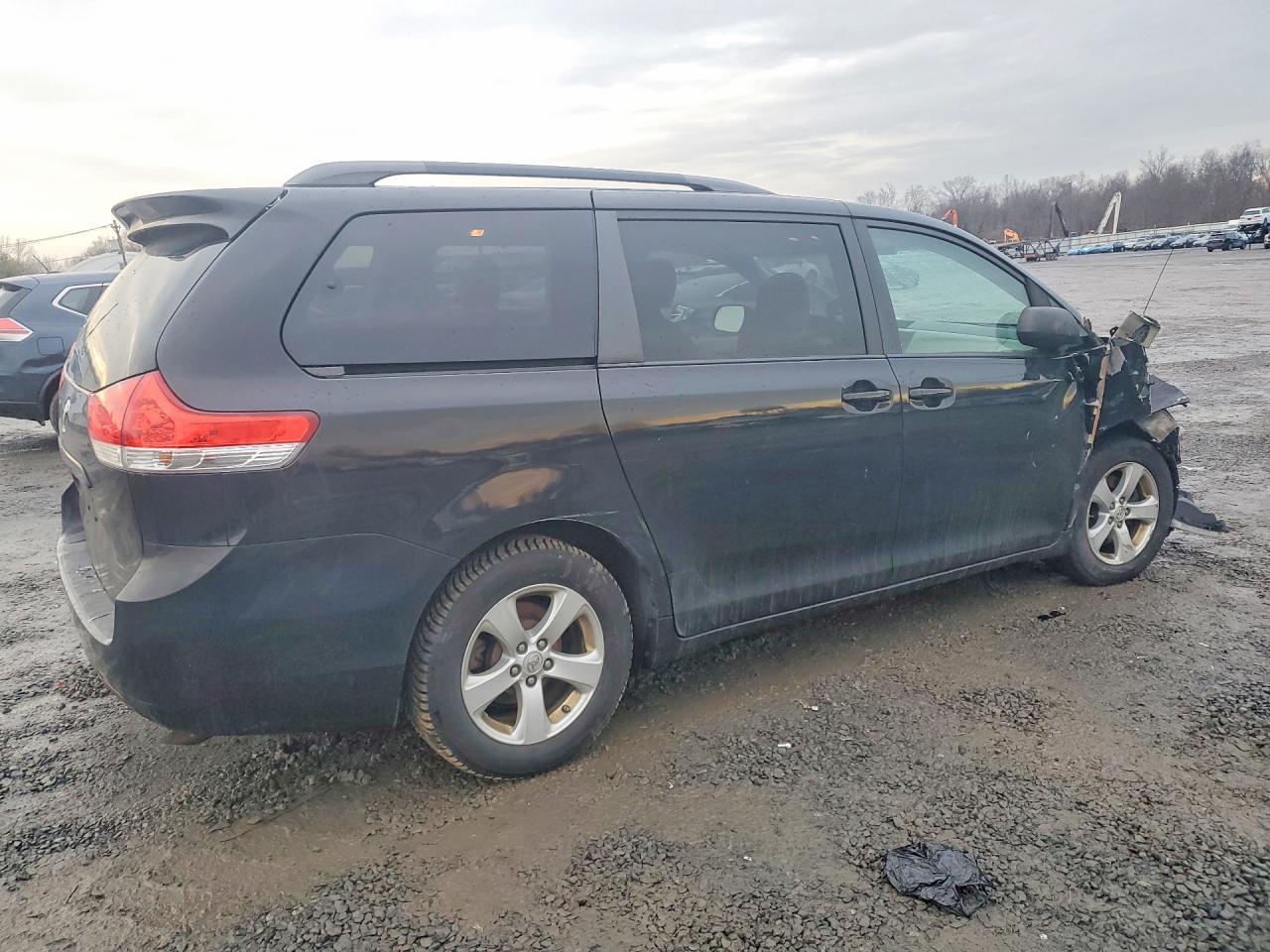 2014 TOYOTA SIENNA