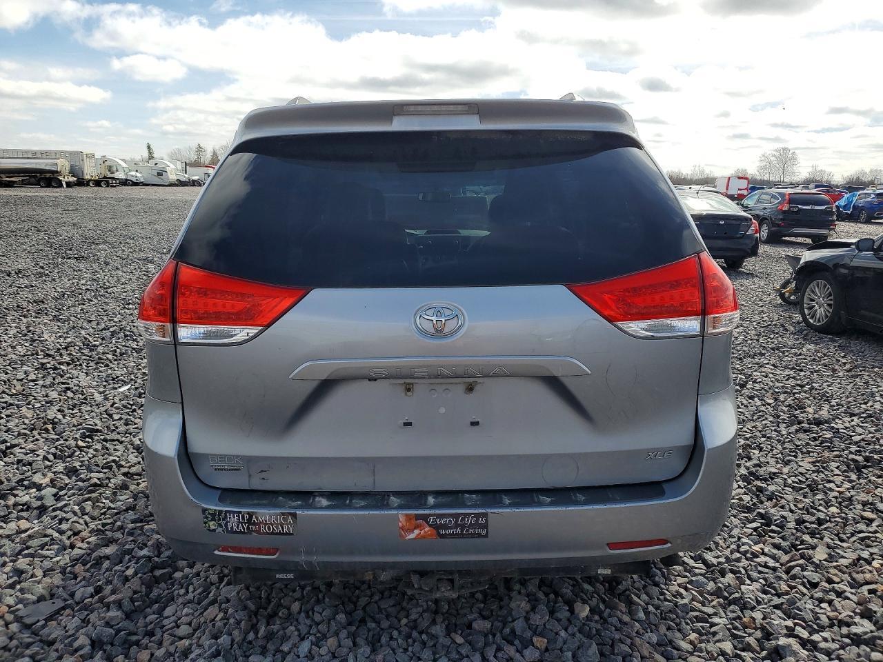 2012 TOYOTA SIENNA