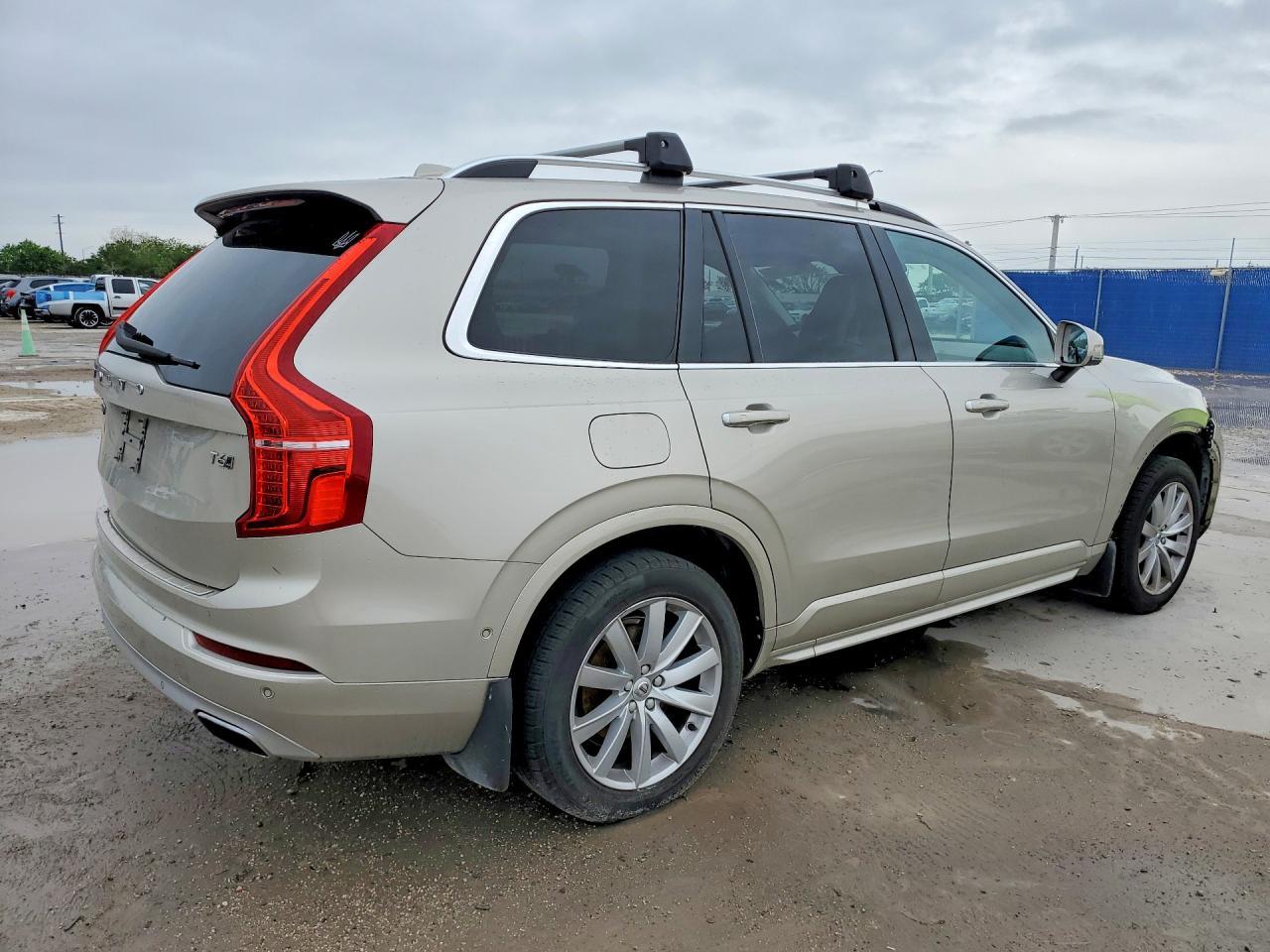 2017 VOLVO XC90