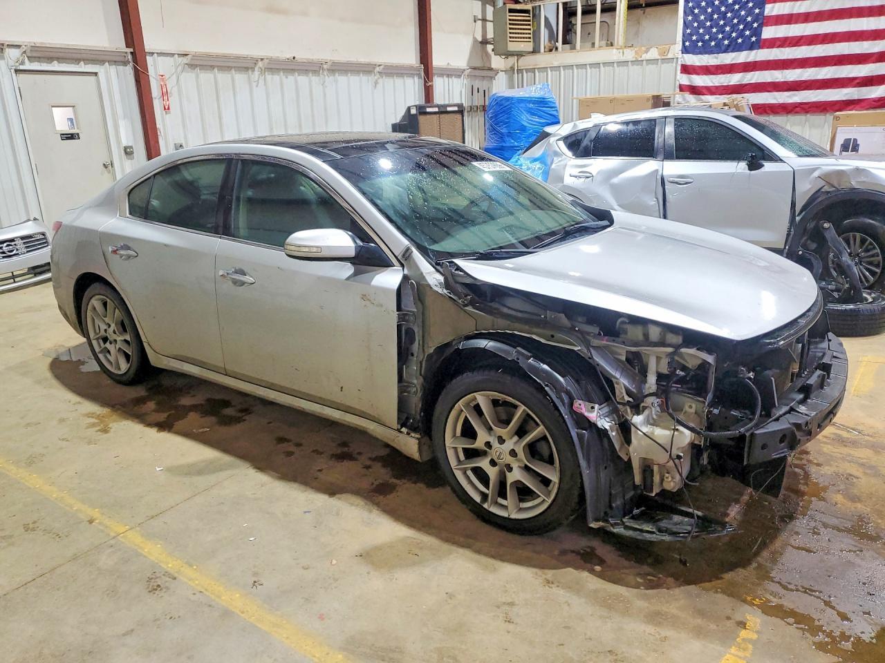 2011 NISSAN Maxima