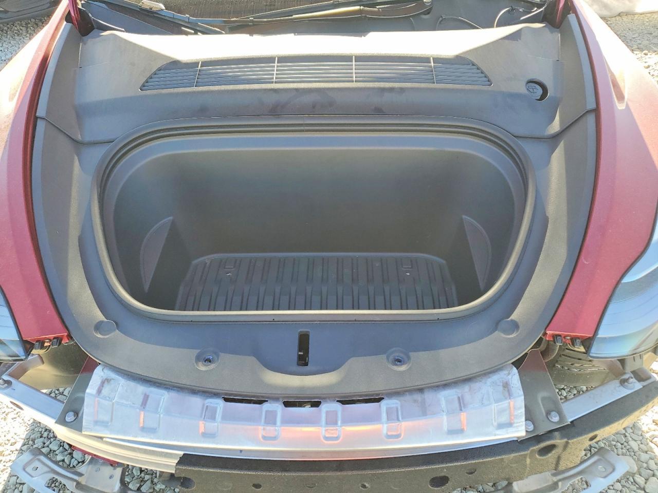 2025 TESLA MODEL Y